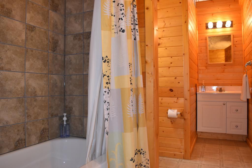 Sundog Retreat Hotel Whitehorse Room photo