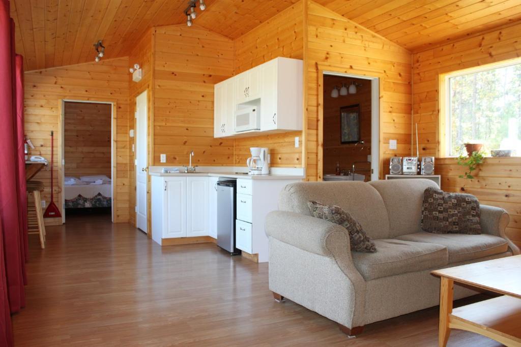 Sundog Retreat Hotel Whitehorse Room photo